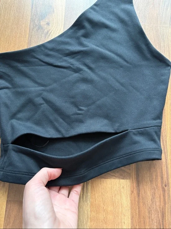 Abercrombie & Fitch Woman’s Size XS Black One-Shoulder Crop Top - Picture 3 of 9